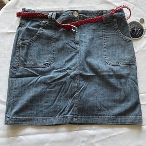 Karen Scott Chambray Denim Skirt Size 6 Blue with Red Belt NWT